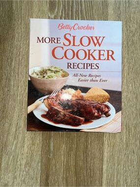 Betty Crocker Slow Cooker Recipes Cookbook - Orange and White Cover